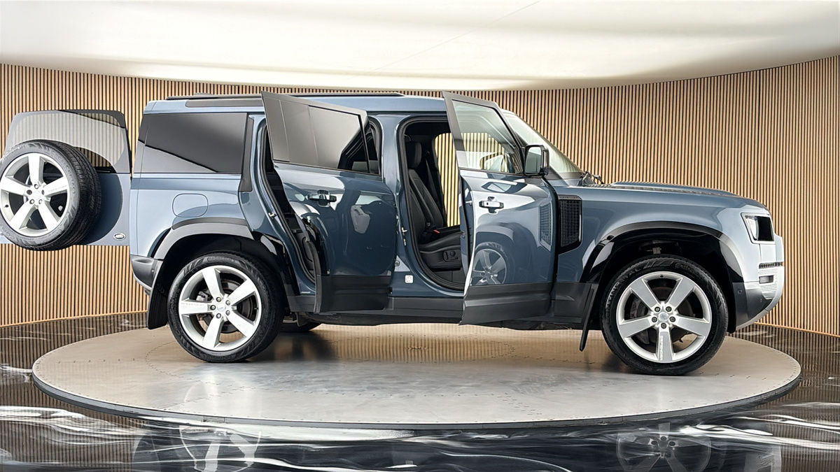 More views of Land Rover Defender 110