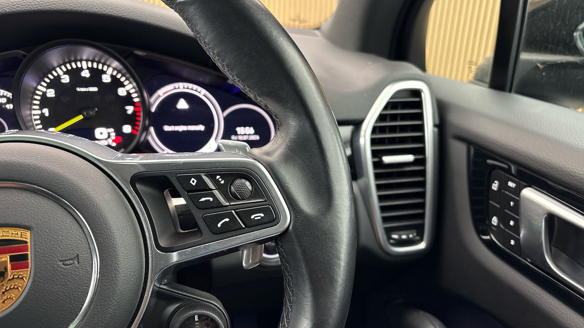Porsche Cayenne Image 14