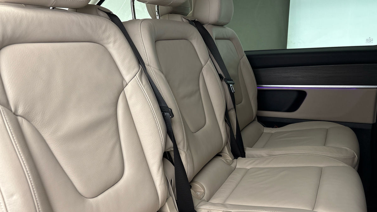 Mercedes-Benz V Class Image 9