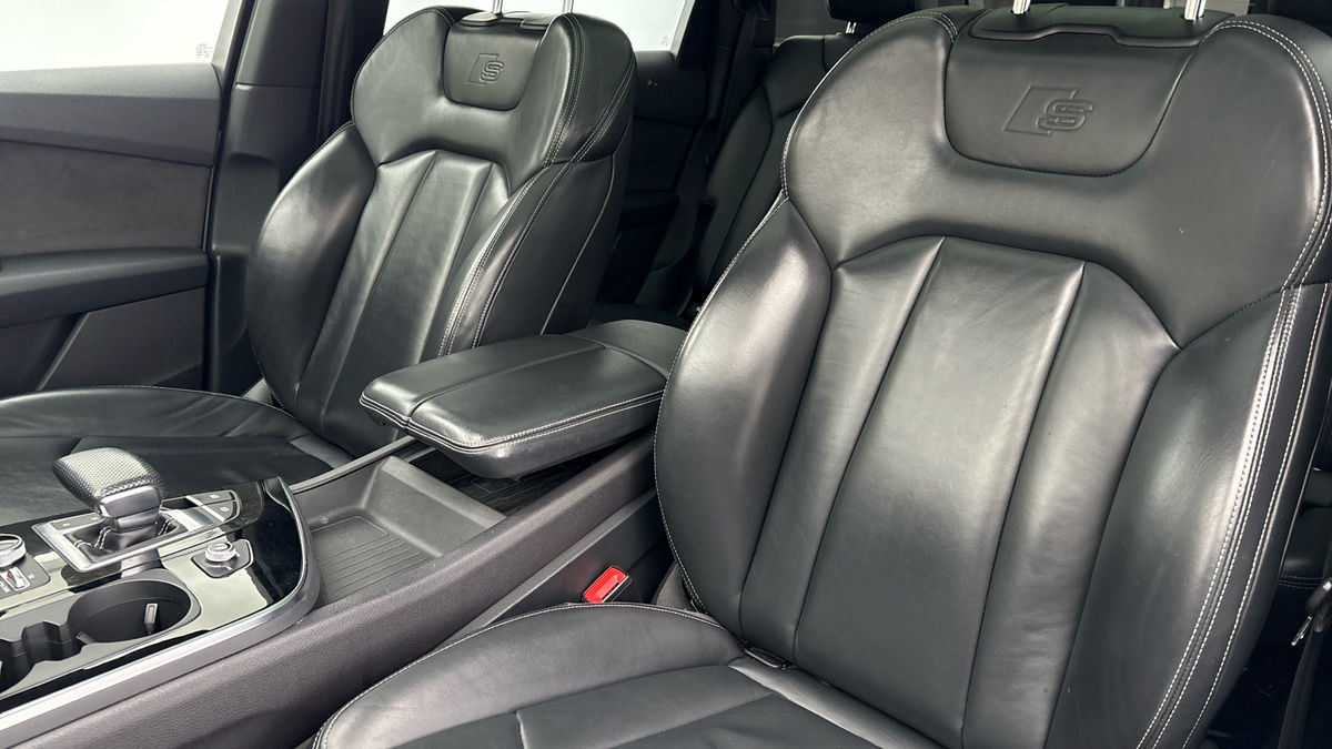 Audi Q7 Image 7