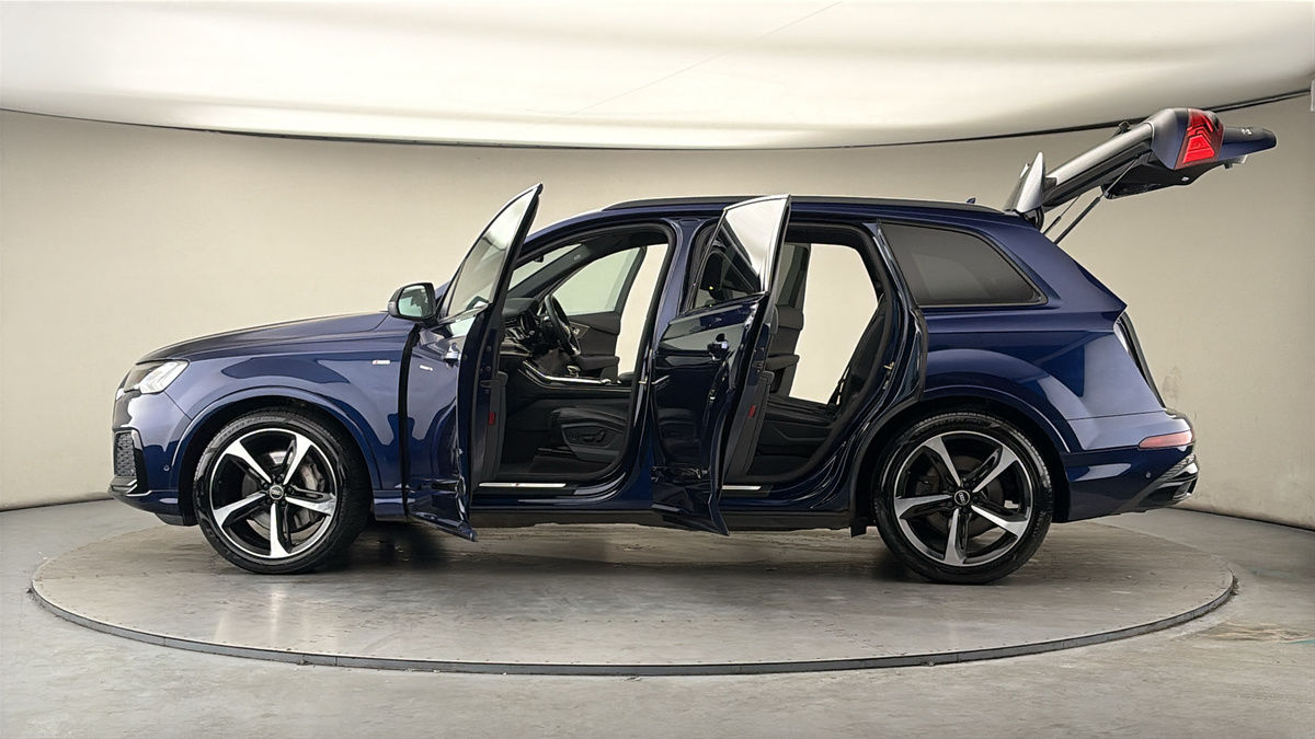 More views of Audi Q7