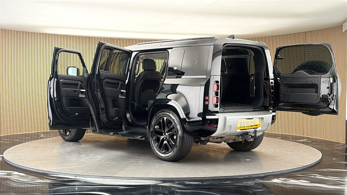 More views of Land Rover Defender 110