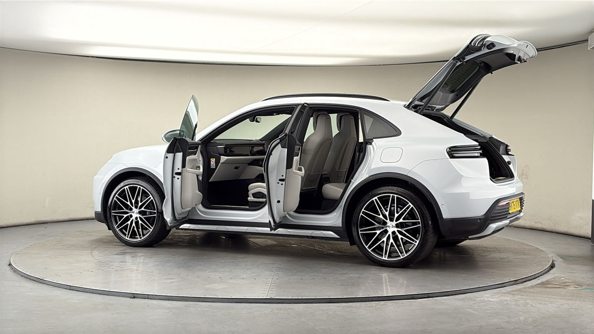More views of Porsche Macan