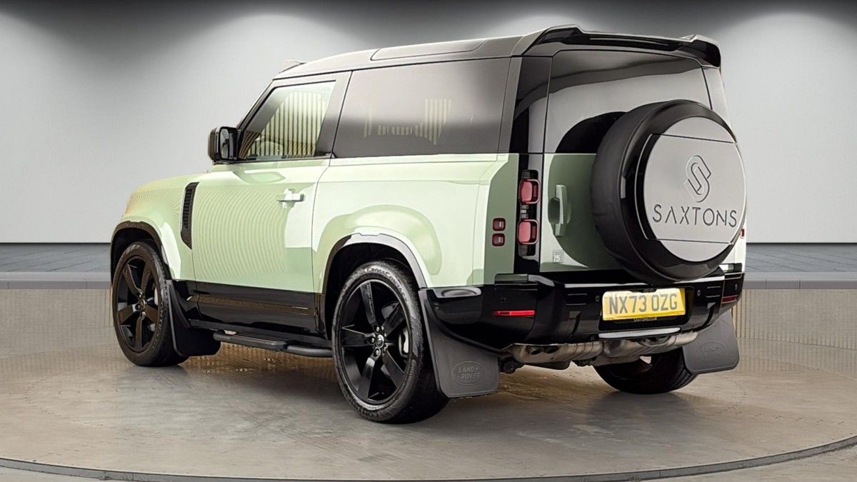 Land Rover Defender 90 Image 2