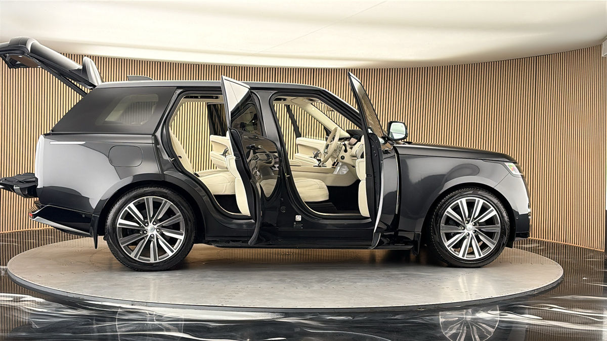 More views of Land Rover Range Rover