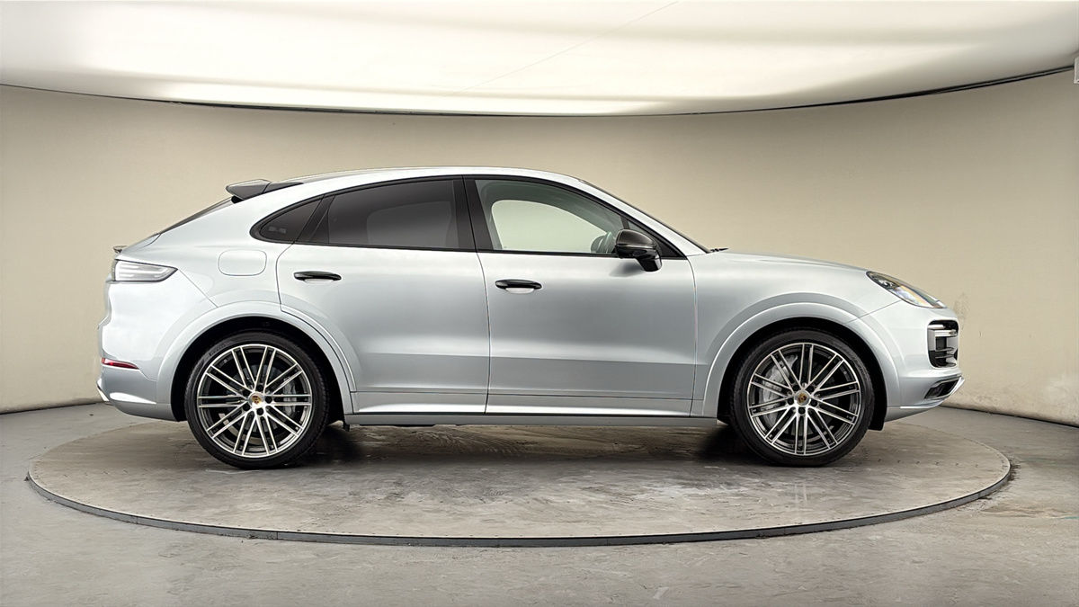 Porsche Cayenne Image 16