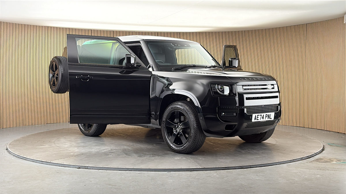 More views of Land Rover Defender 90