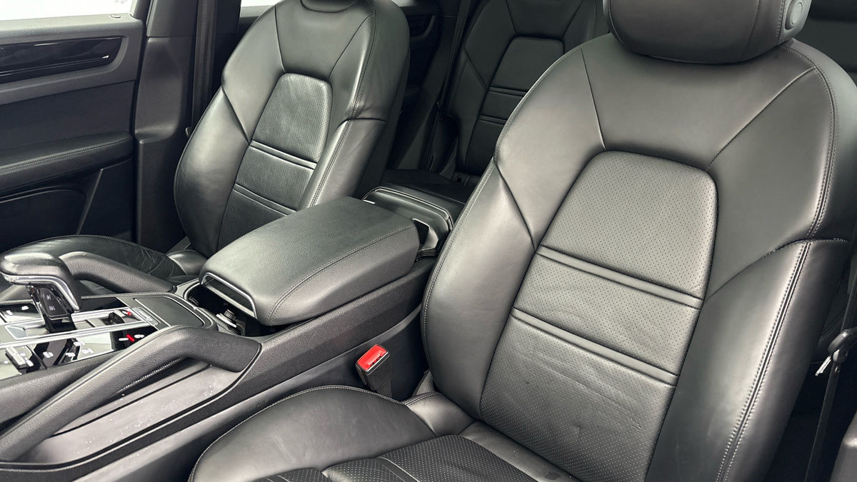 Porsche Cayenne Image 7