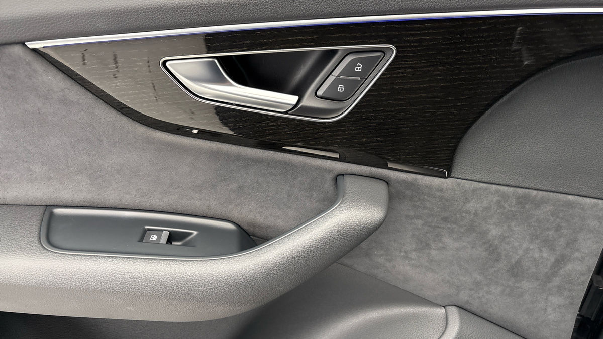 Audi SQ7 Image 19