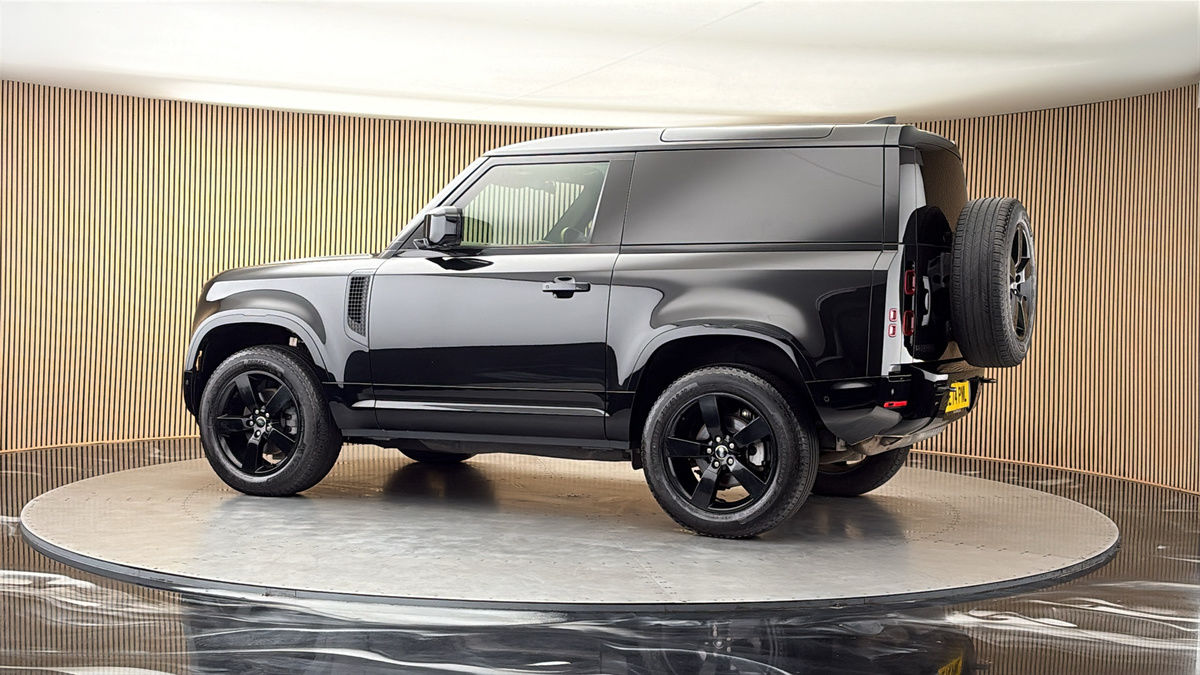 More views of Land Rover Defender 90