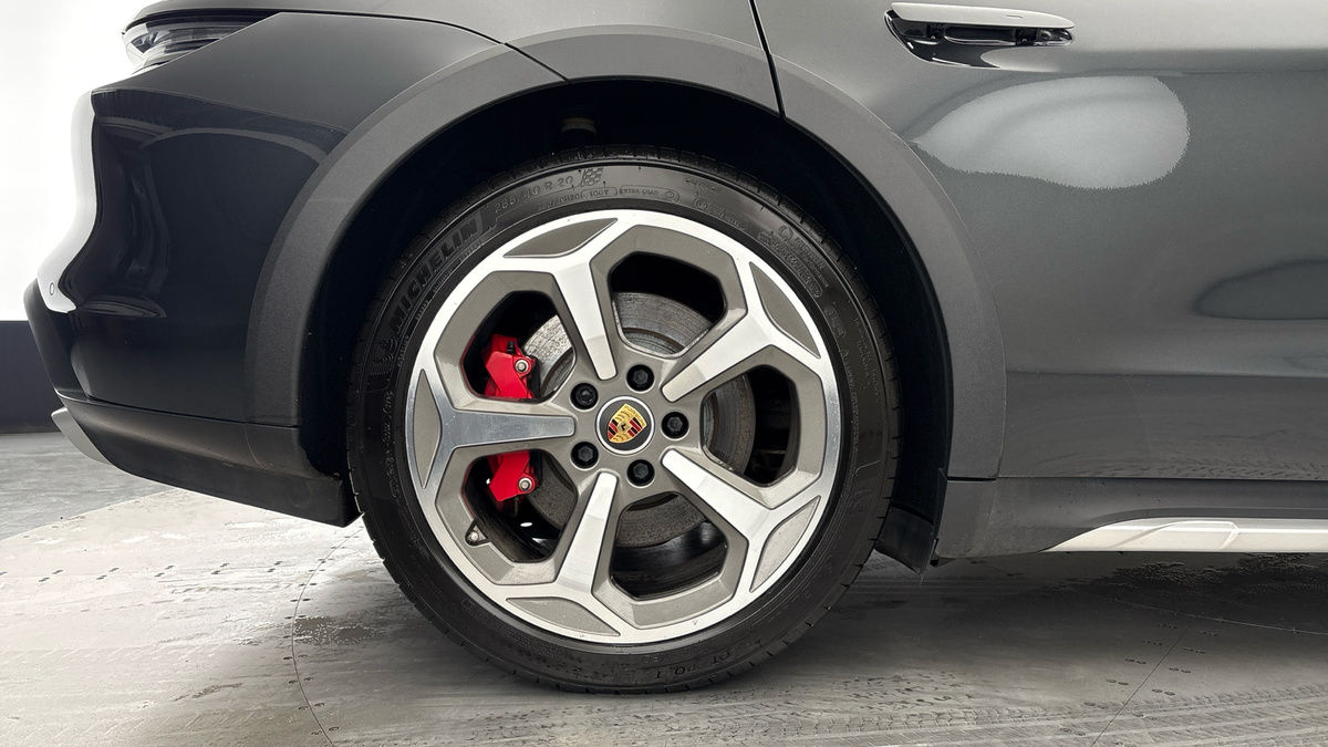 Porsche Taycan Image 10