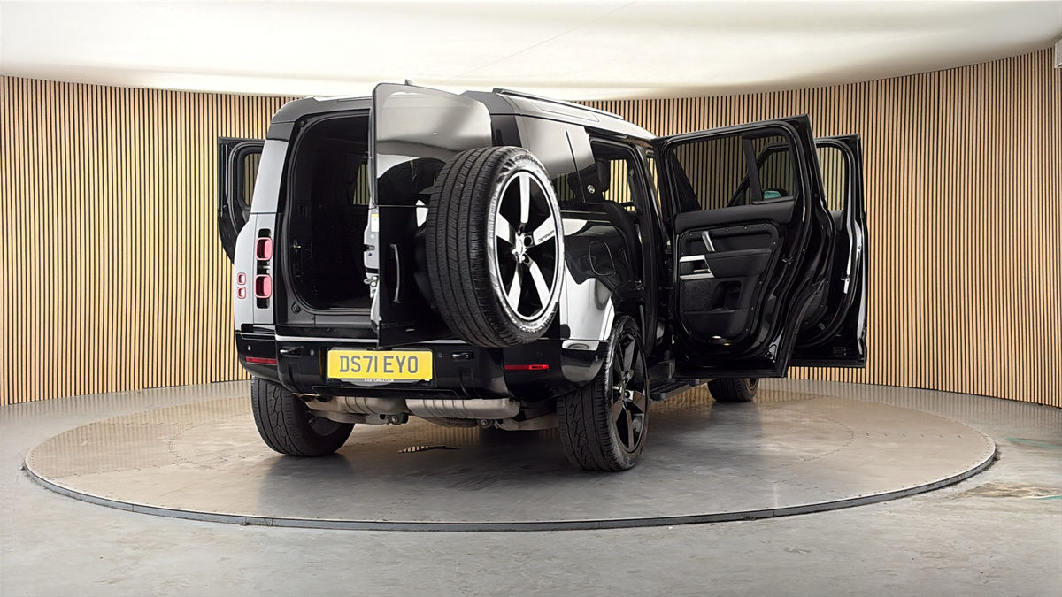 More views of Land Rover Defender 110
