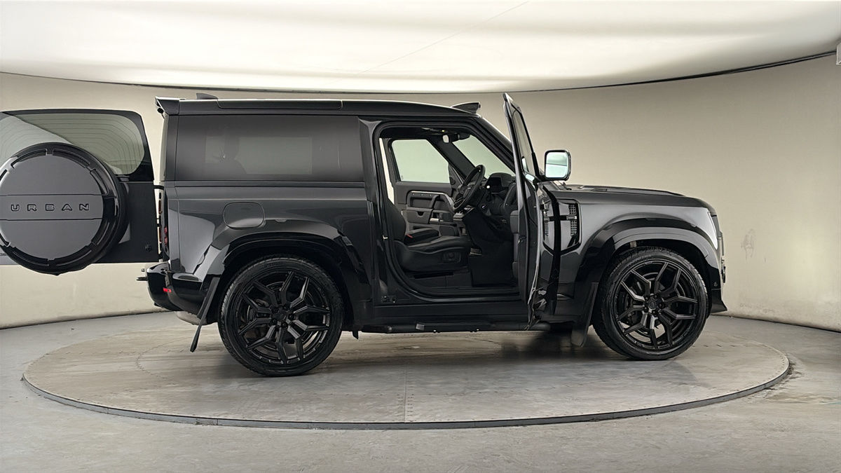 More views of Land Rover Defender 90