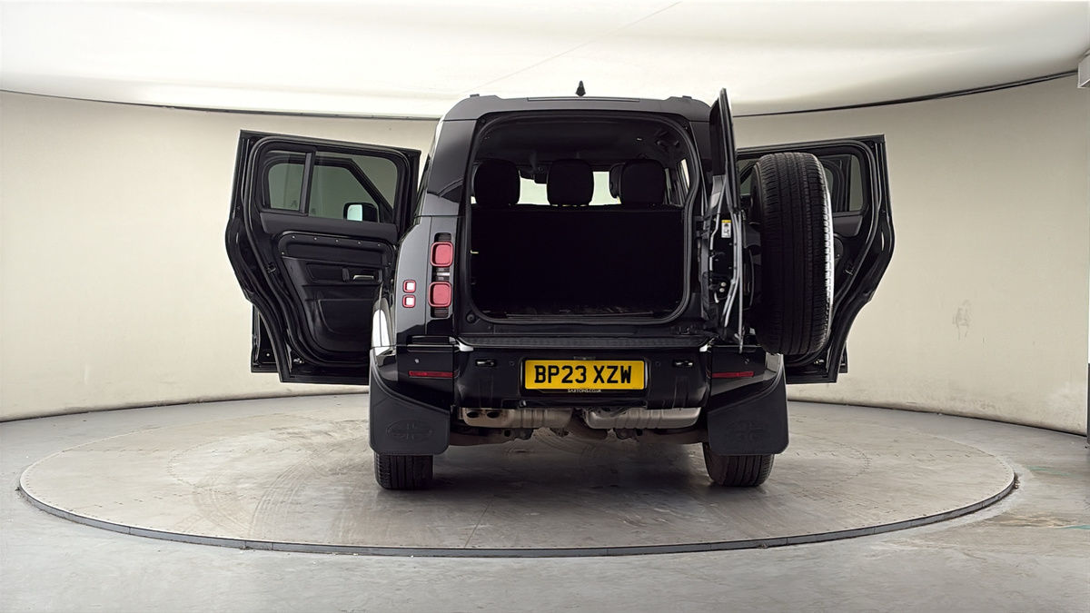 More views of Land Rover Defender 110