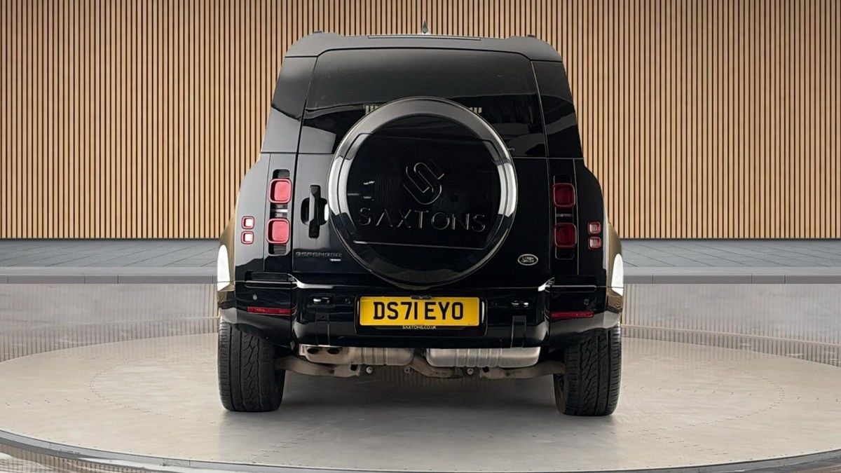 Land Rover Defender 110 Image 4