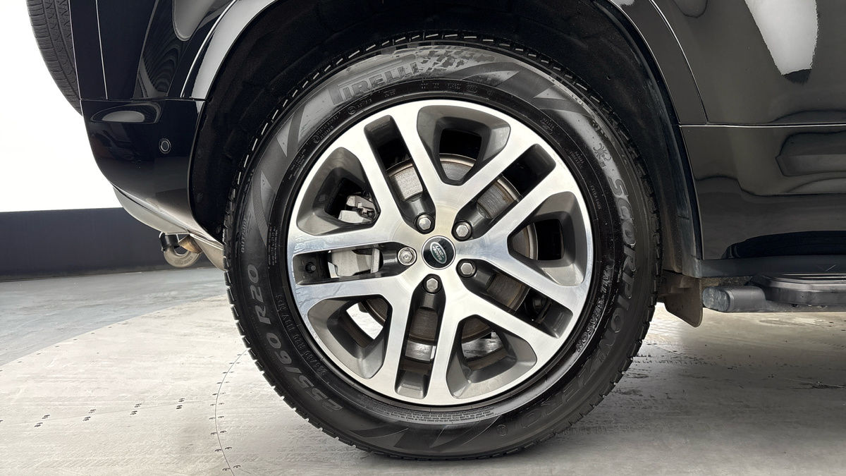 Land Rover Defender 110 Image 10