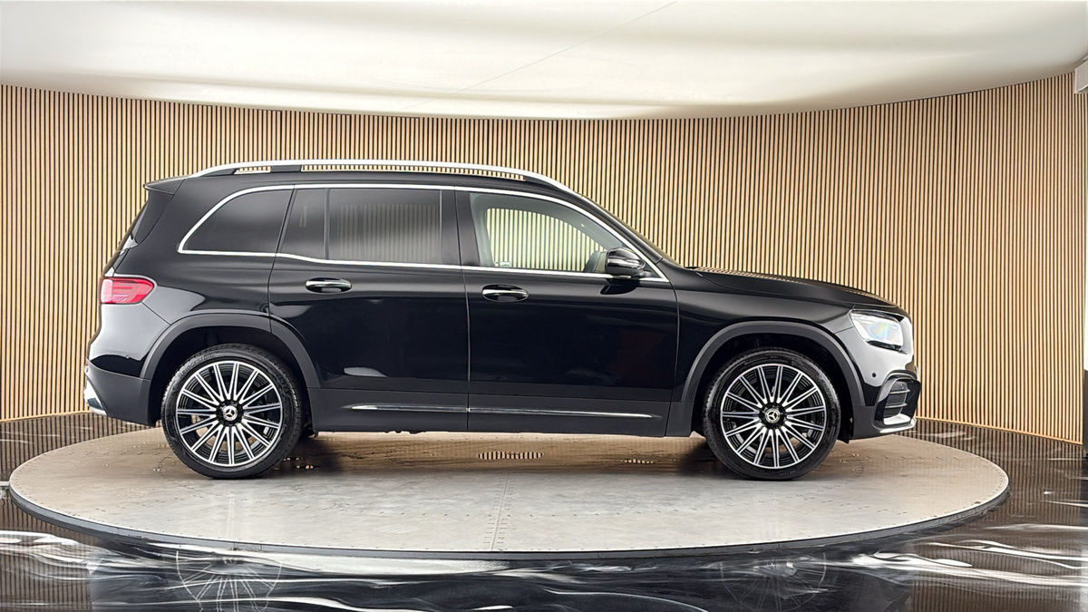 Mercedes-Benz GLB Image 16