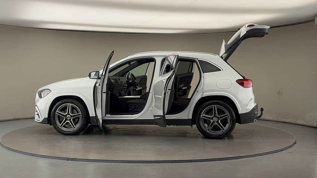 More views of Mercedes-Benz GLA