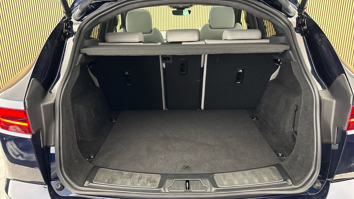 Jaguar E-PACE Image 11