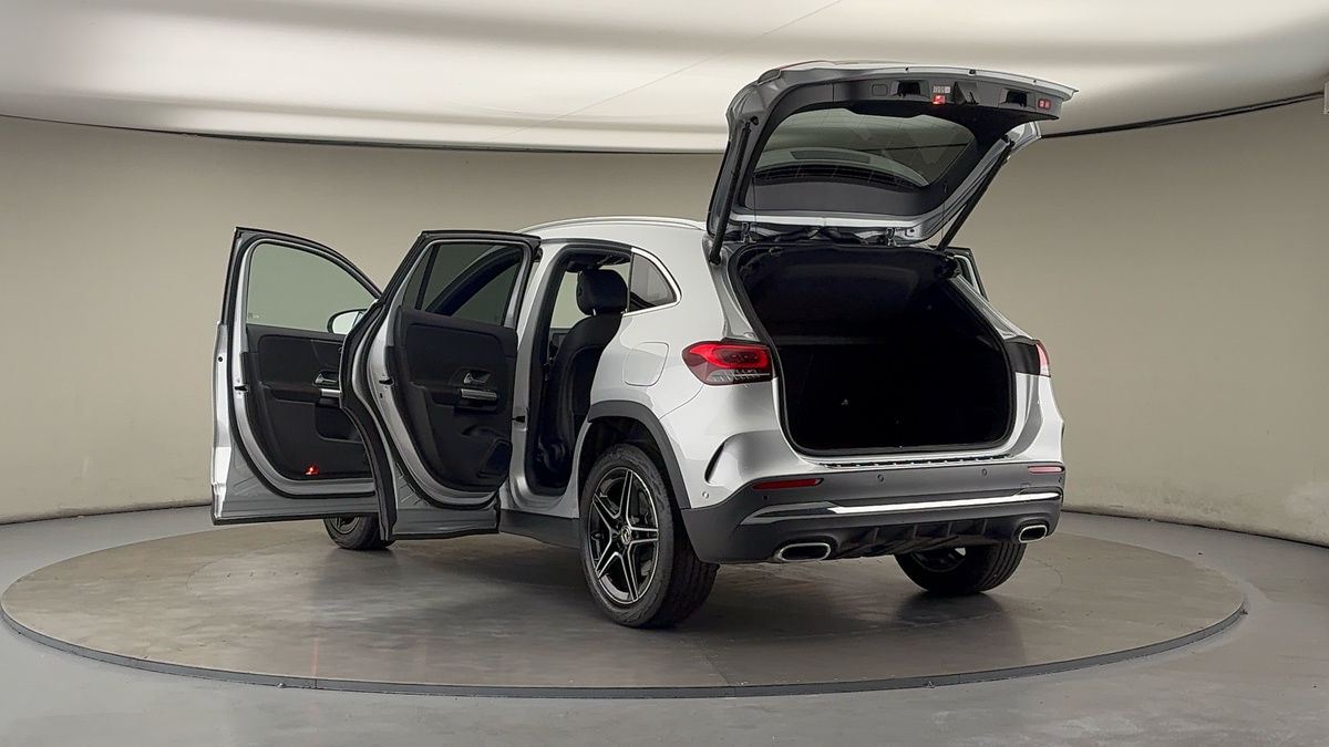 Mercedes-Benz GLA Image 23