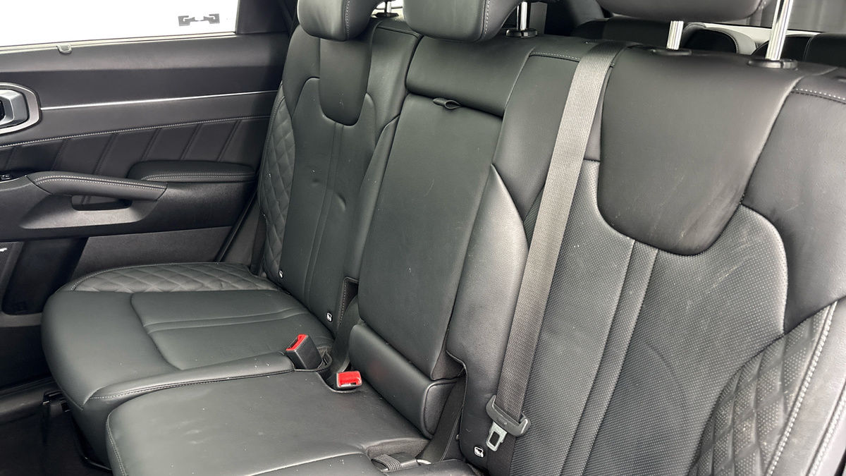 Kia Sorento Image 8