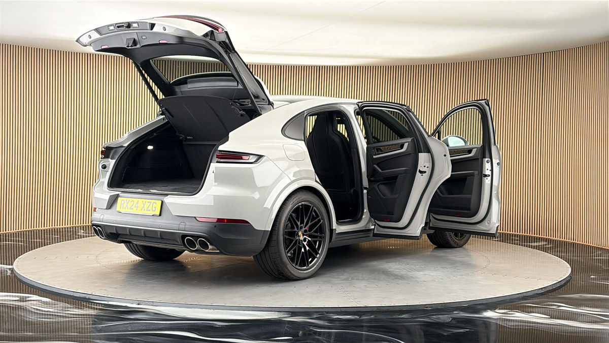 More views of Porsche Cayenne
