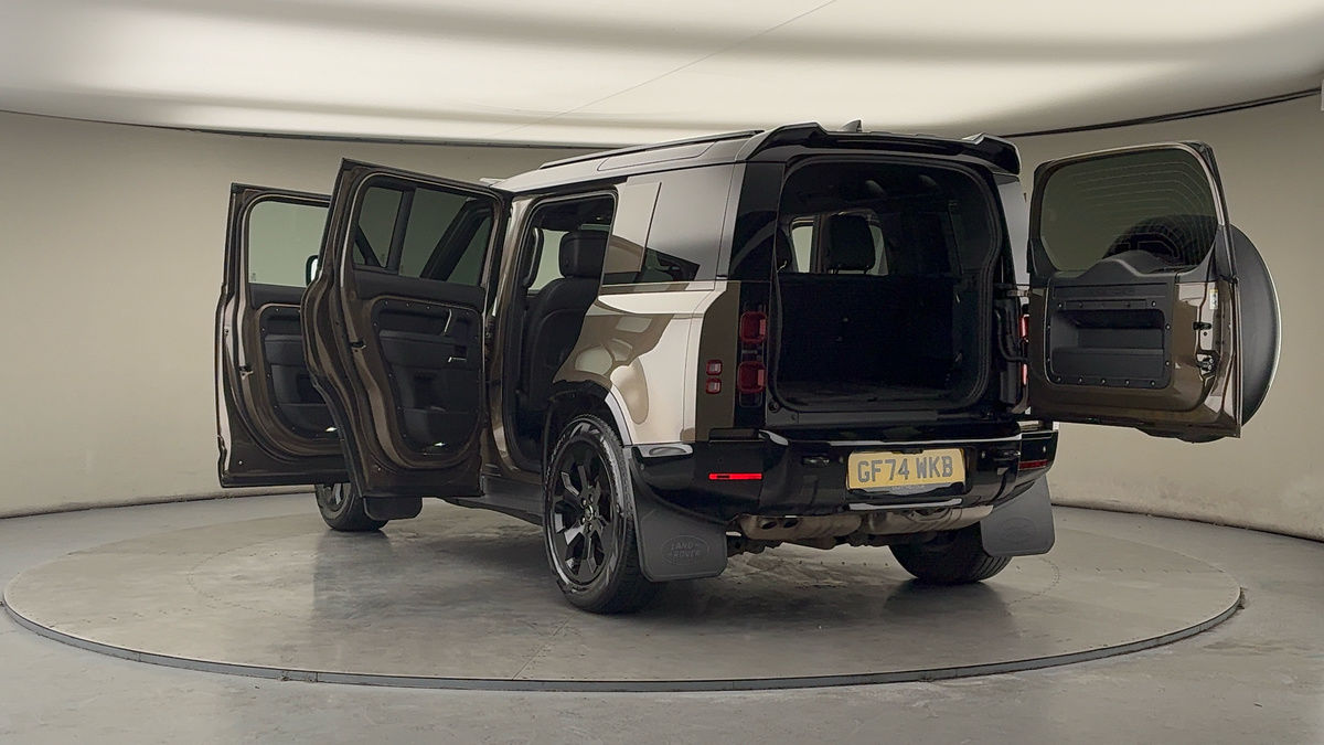 Land Rover Defender 110 Image 23