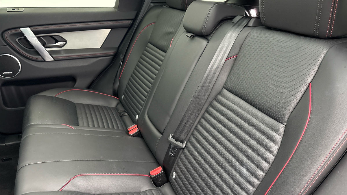 Land Rover Discovery Sport Image 8