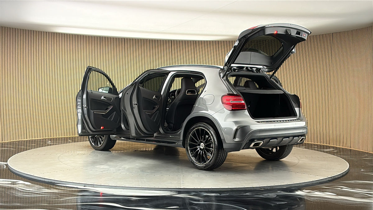 More views of Mercedes-Benz GLA