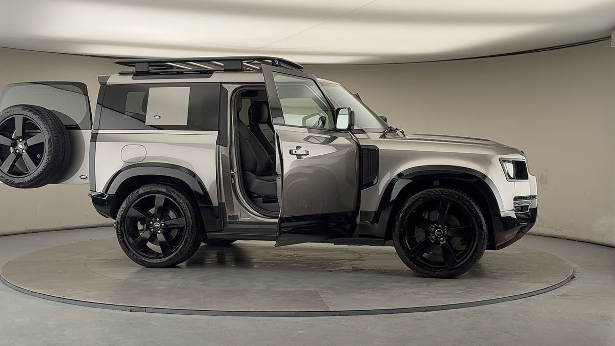 More views of Land Rover Defender 90