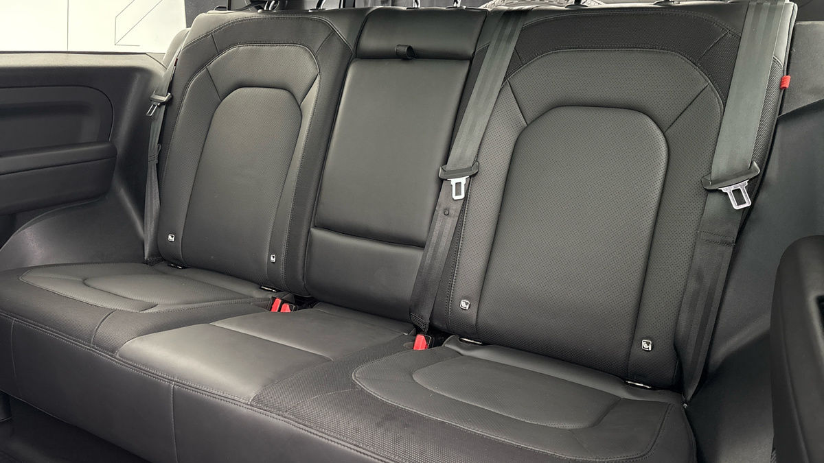 Land Rover Defender 90 Image 8