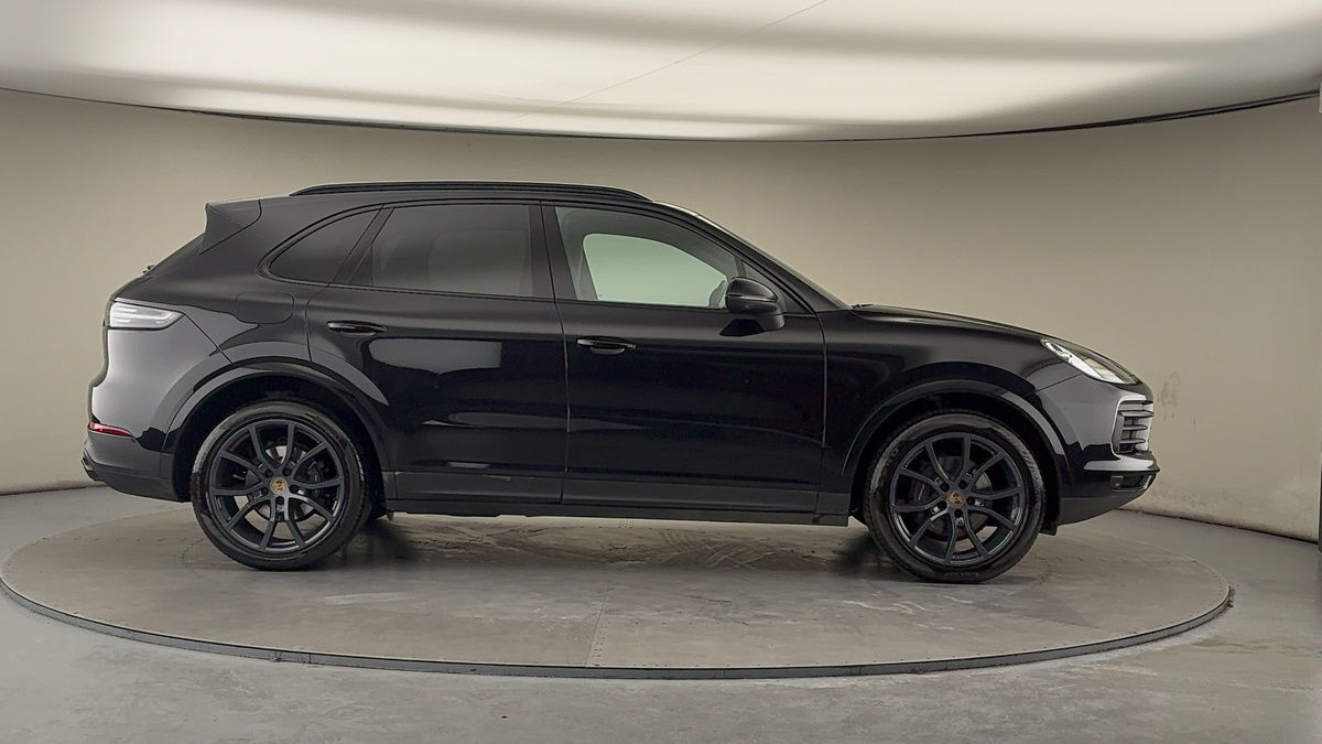 Porsche Cayenne Image 16