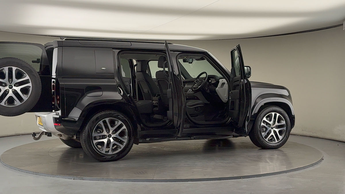 More views of Land Rover Defender 110