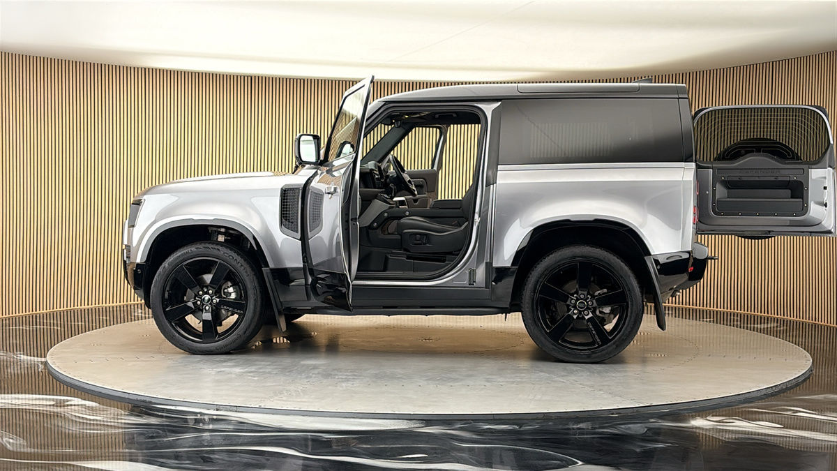More views of Land Rover Defender 90