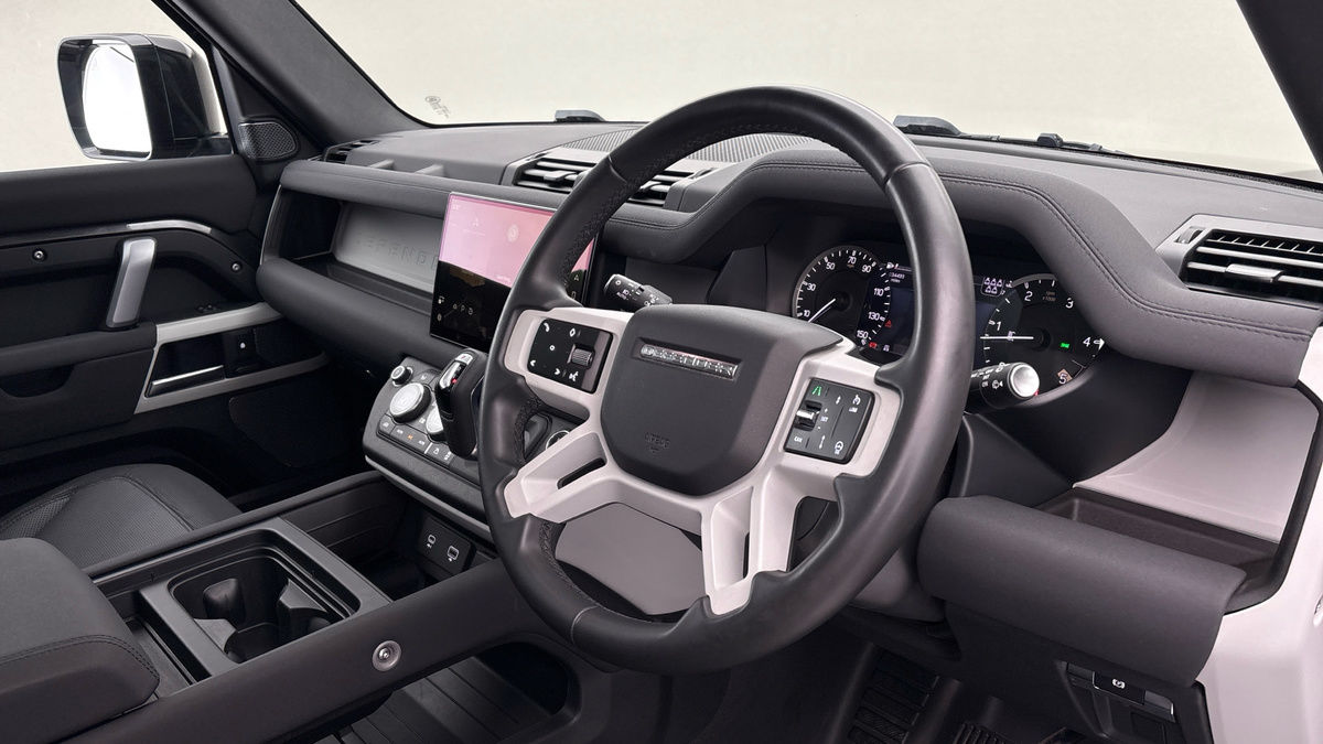 Land Rover Defender 110 Image 5