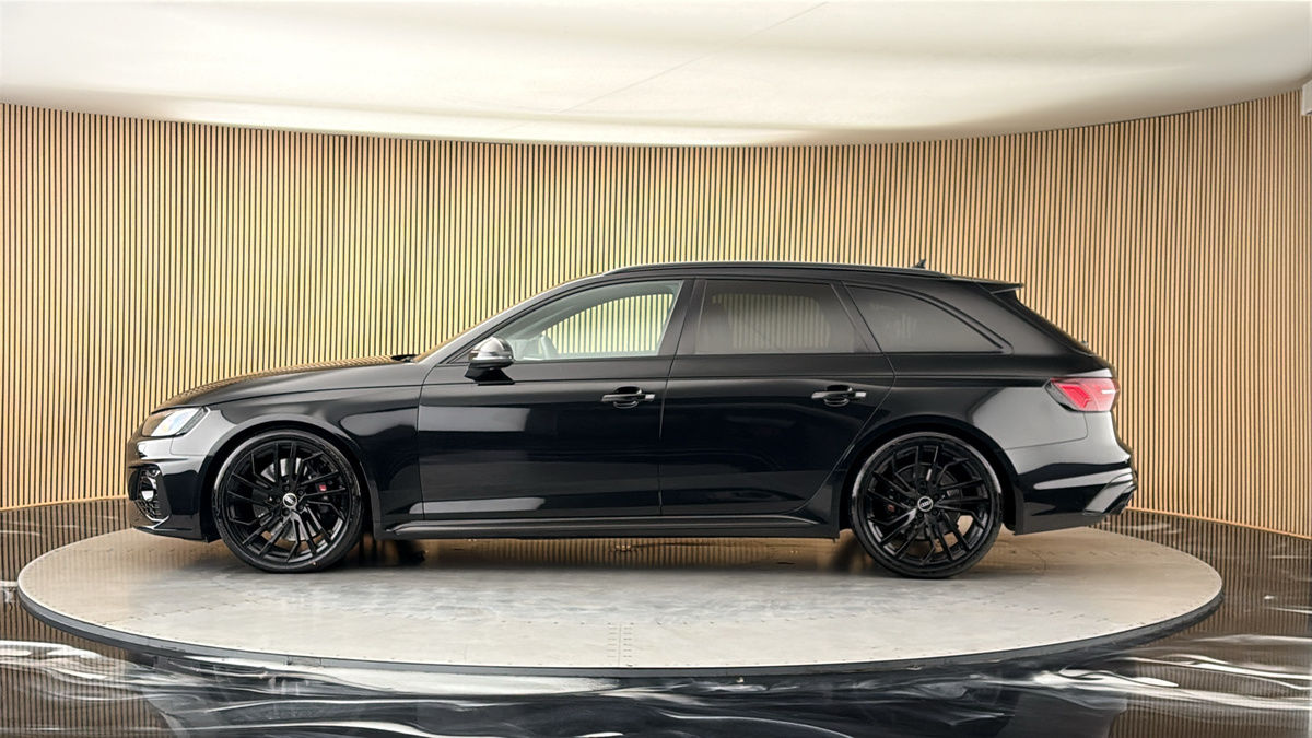 Audi RS4 Avant Image 15