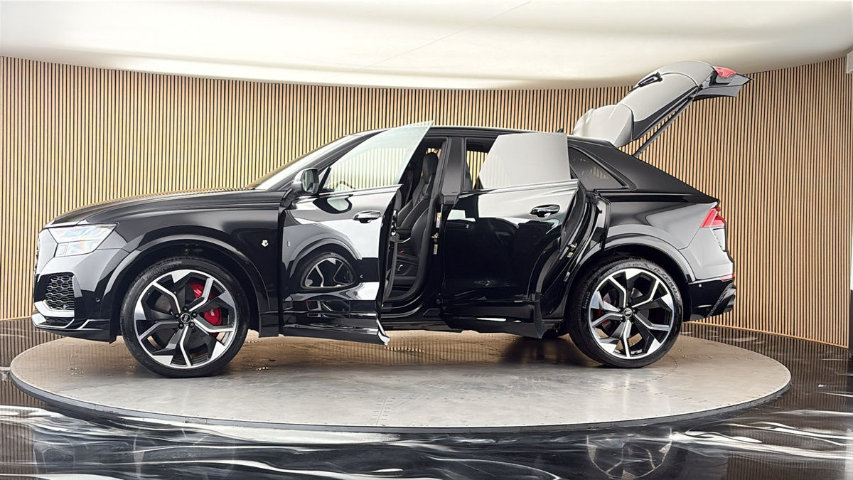 More views of Audi RSQ8