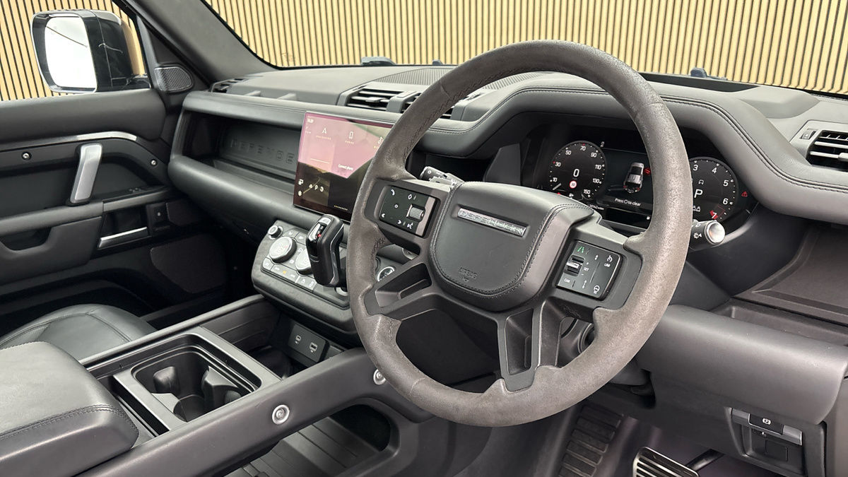 Land Rover Defender 110 Image 5