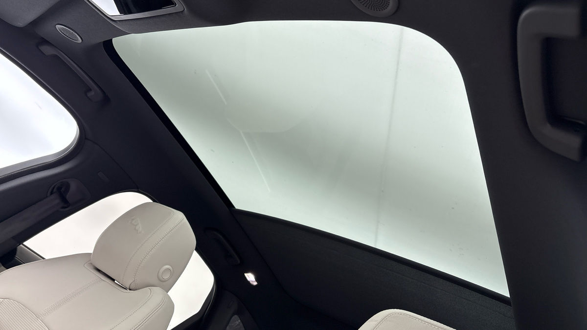 Jaguar F-PACE Image 6