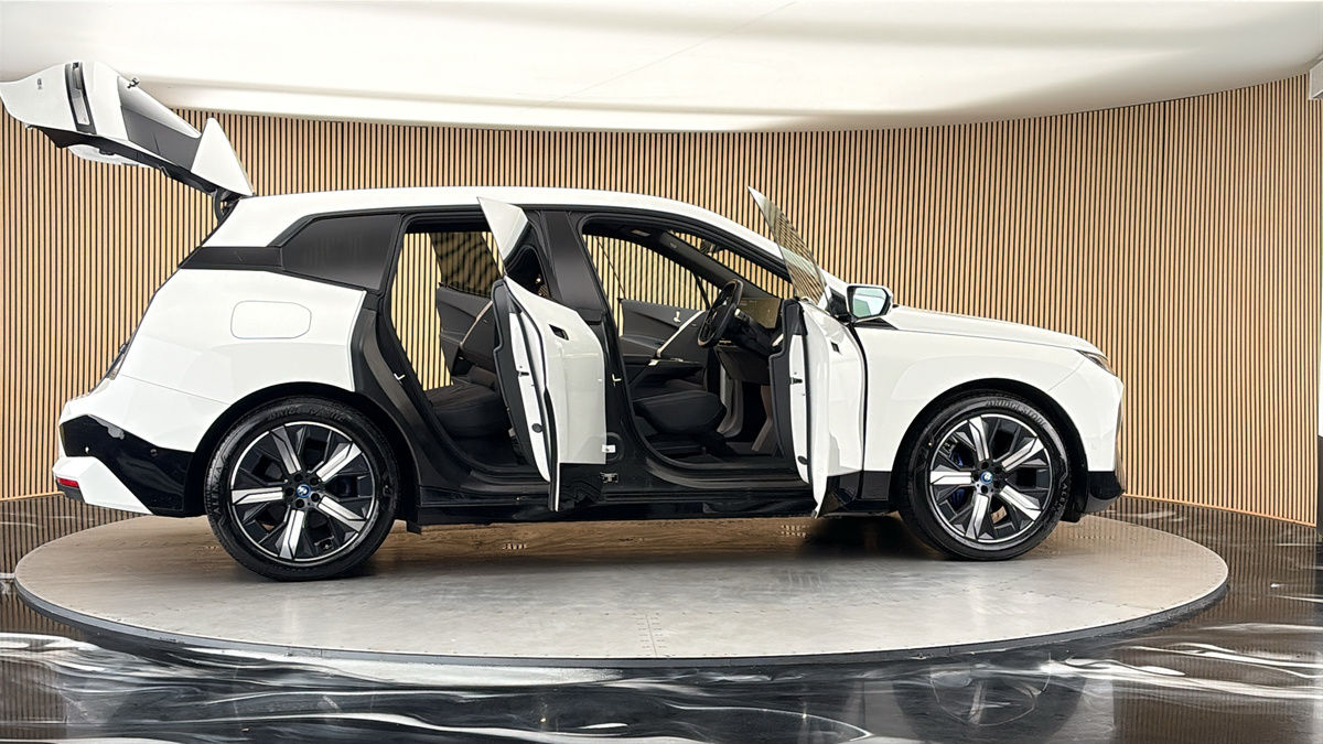 More views of BMW iX