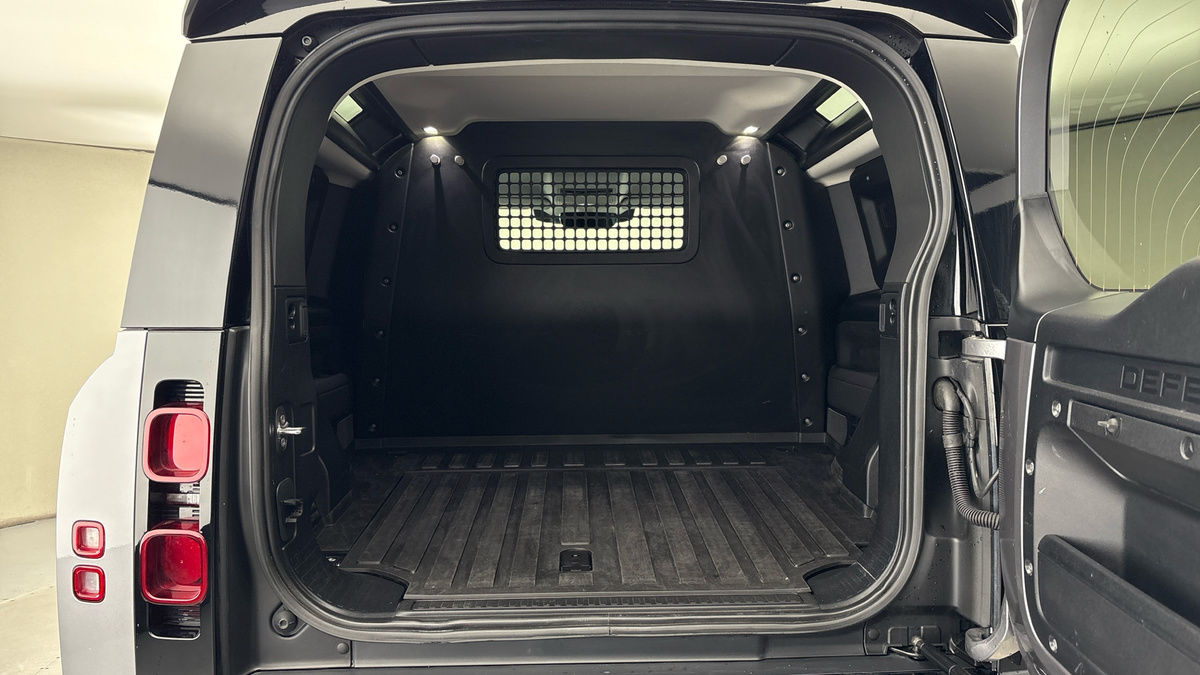 Land Rover Defender 90 Image 11
