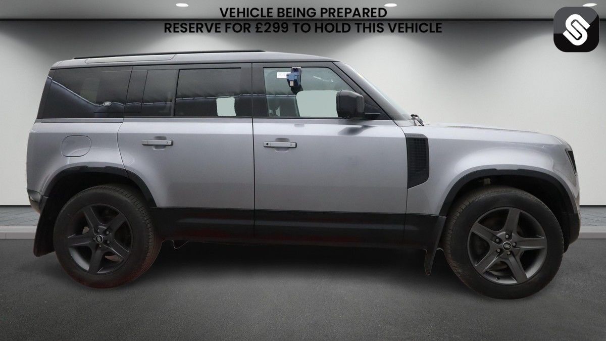 Land Rover Defender 110 Image 5