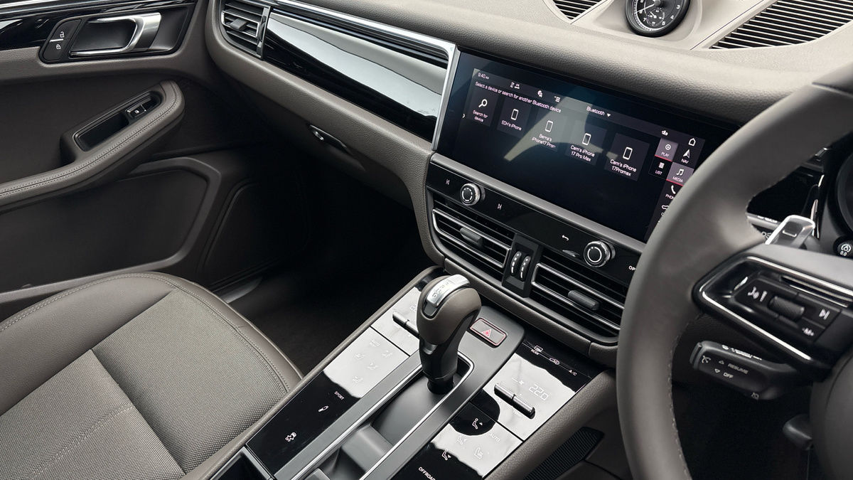 Porsche Macan Image 18