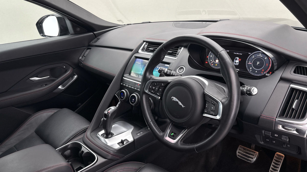Jaguar E-PACE Image 5