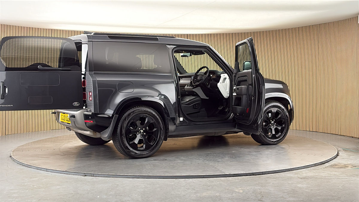 More views of Land Rover Defender 90