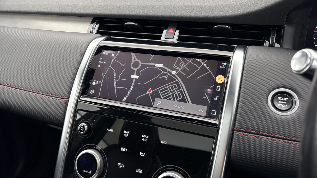 Land Rover Discovery Sport Image 17