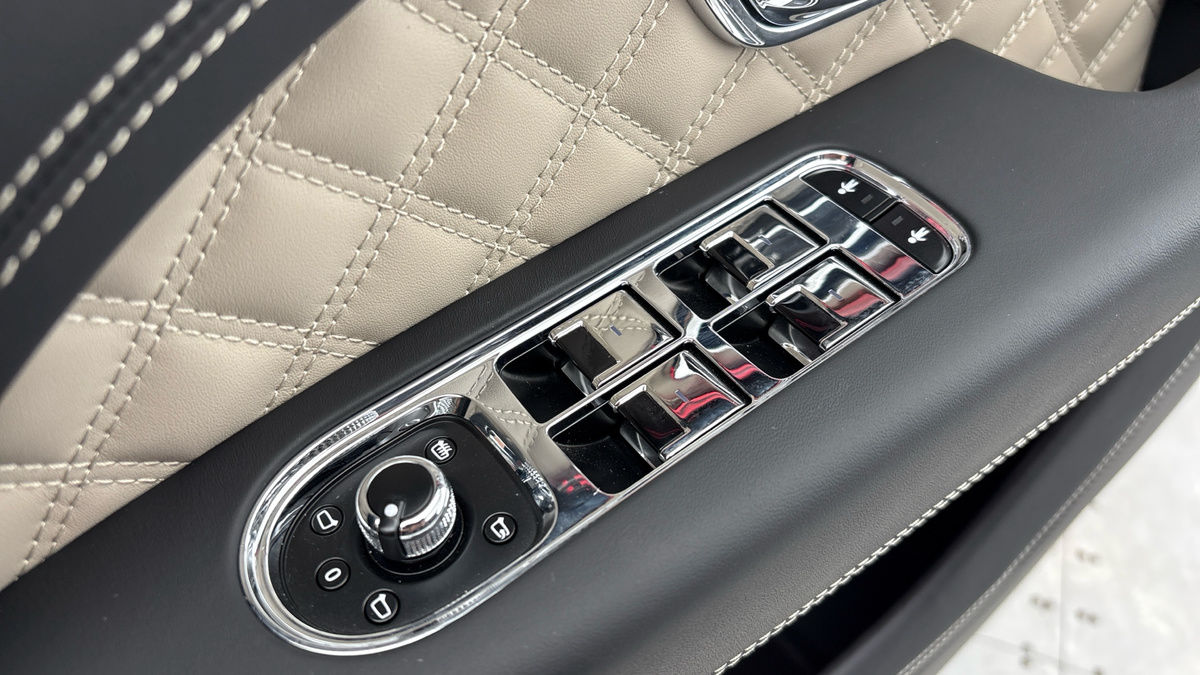Bentley Bentayga Image 28
