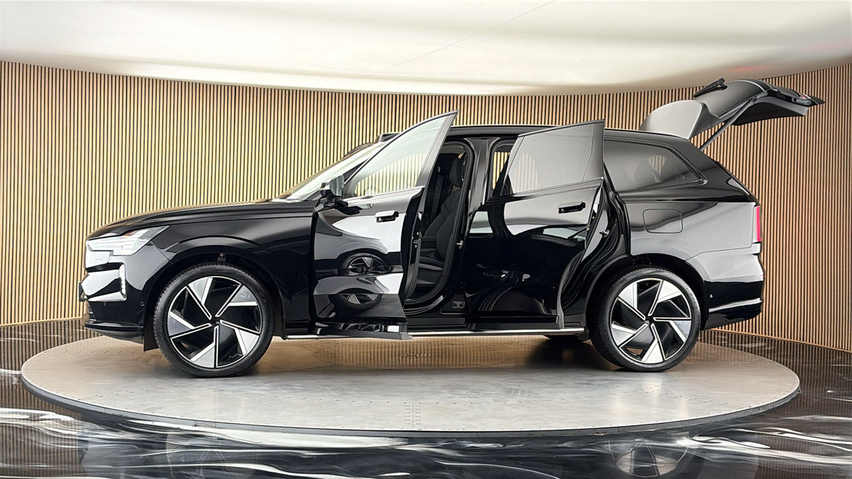 More views of Volvo EX90