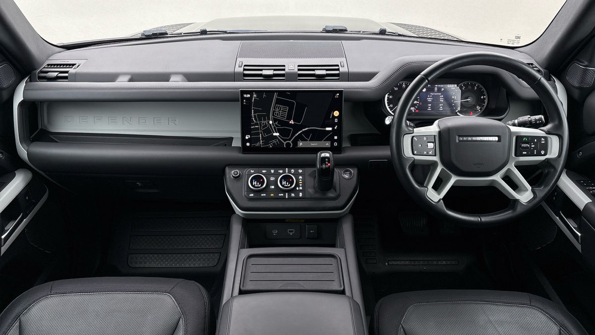 Land Rover Defender 110 Image 12