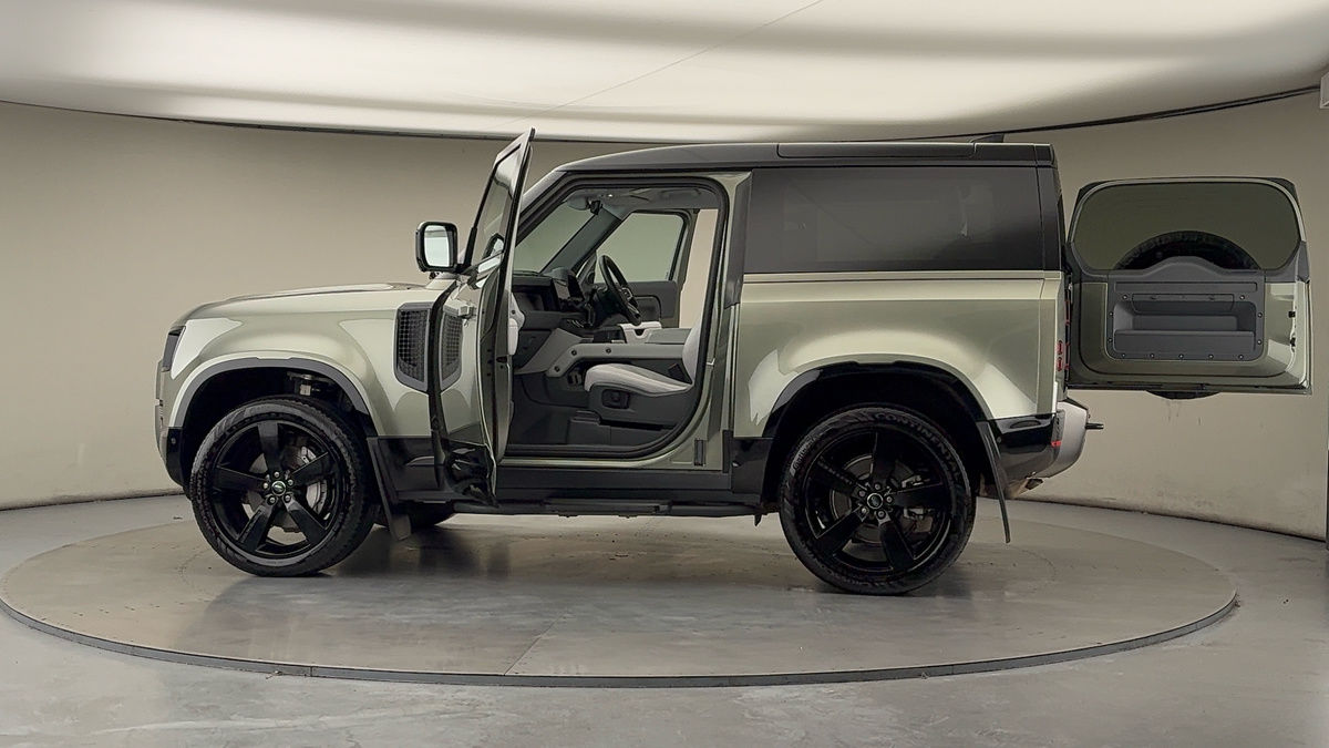 More views of Land Rover Defender 90